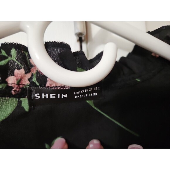 Shein Women's Black And Floral Blouse With Ruffles, Size 2 - Picture 5 of 5